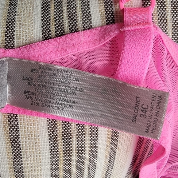 Victoria's Secret Balconet Underwire Bra - Picture 8 of 9